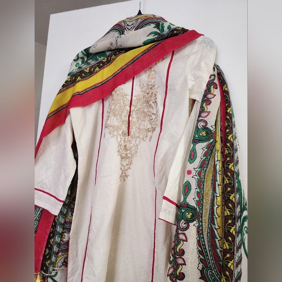 Shalwar kameez suit - Picture 2 of 6